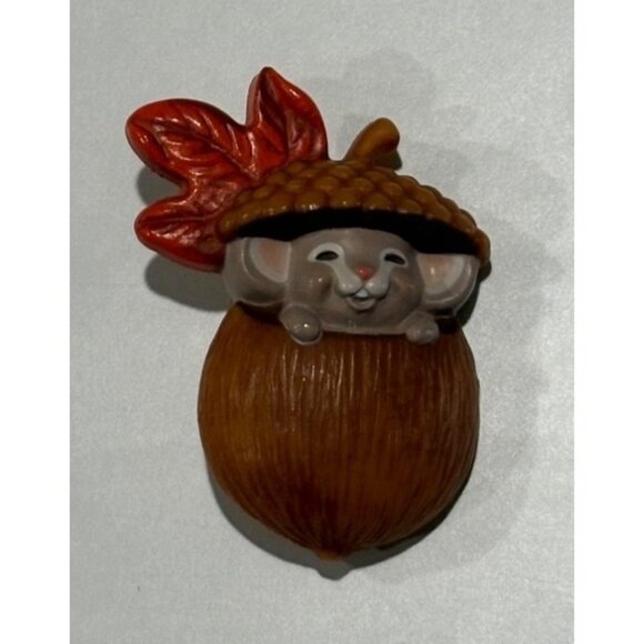 VTG 1985 Hallmark Pin Brooch Mouse In Acorn Leaf Thanksgiving Holiday Jewlery Vi - Picture 2 of 6